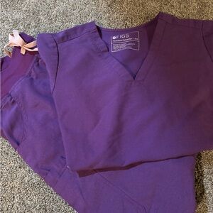FIGS ULTRA VIOLET SCRUB SET